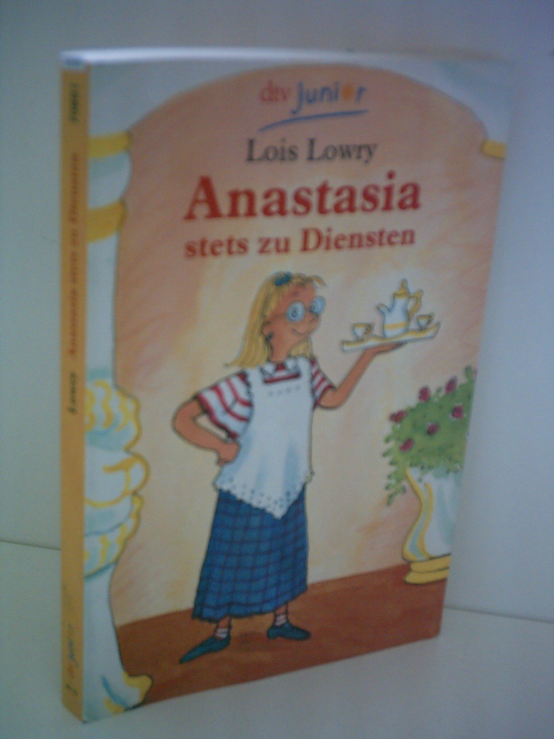 Anastasia stets zu Diensten (dtv junior)