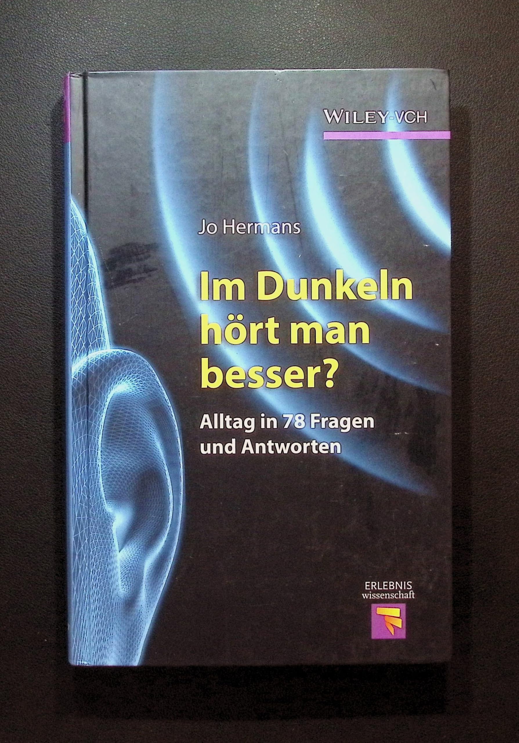Im Dunkeln hört man besser?: Alltag in 78 Fragen und Antworten (Erlebnis Wissenschaft)
